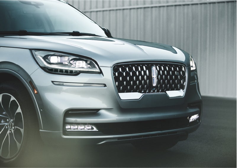 The available adaptive pixel LED headlamps of the 2023 Lincoln Aviator® SUV activated | Parkway Lincoln in Dover OH