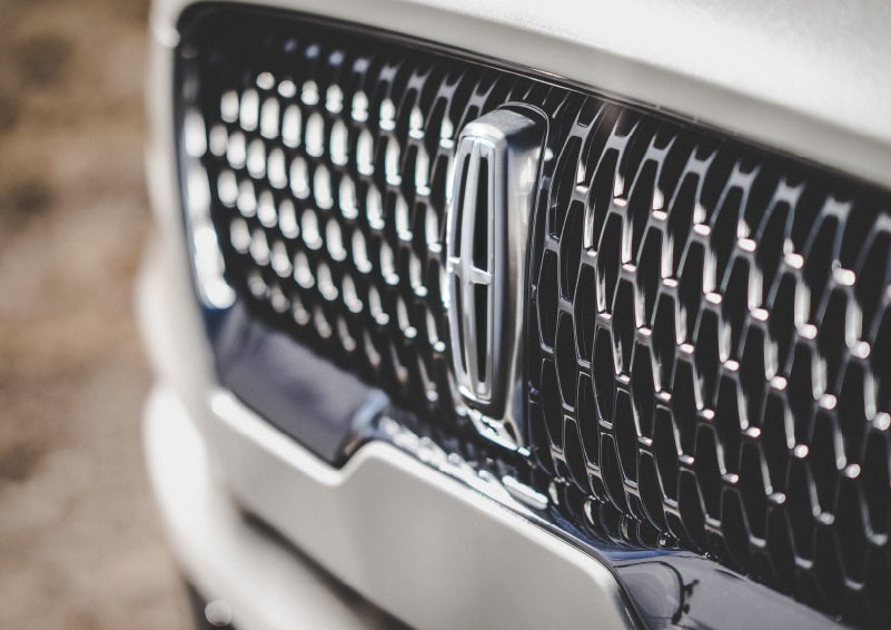 The grille of the 2024 Lincoln Aviator® Reserve model with an eye-catching repeated field of Lincoln Star logo shapes | Parkway Lincoln in Dover OH